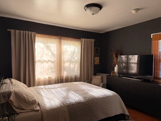 Building Photo - 957 N Avenue 49