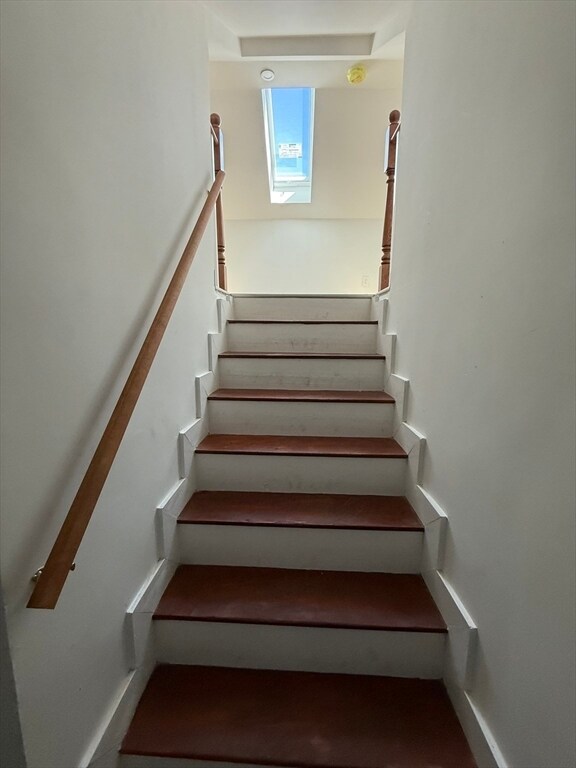 Building Photo - 135 Mills St