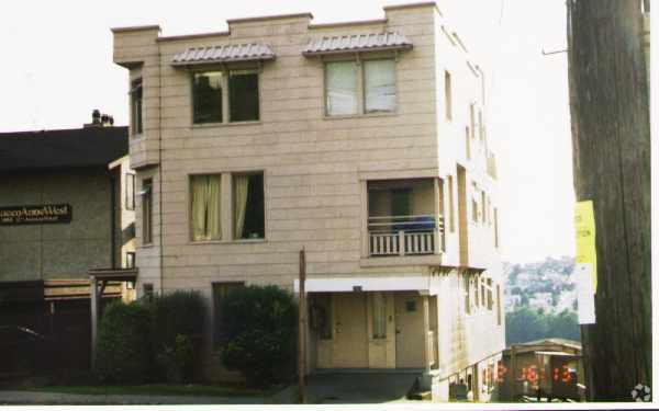 Building Photo - 2053 Gilman Dr W