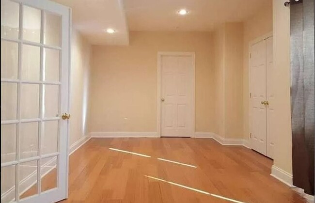 Building Photo - 5 Bedroom 4.5 Bathroom Single Family Home ...