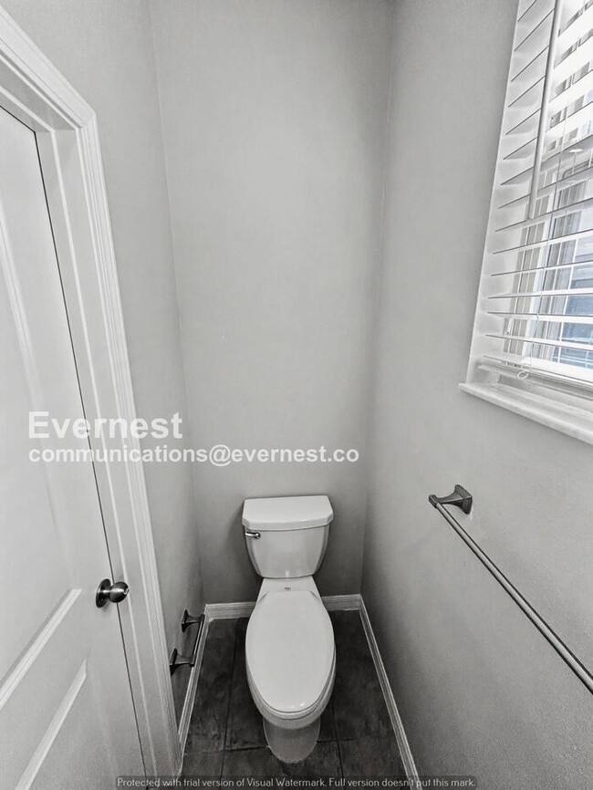 Building Photo - Limited Time Special Offer / 3 Bed, 2.5 Bath Townhome with Garage / Pet-Friendly / Vouchers Accep...