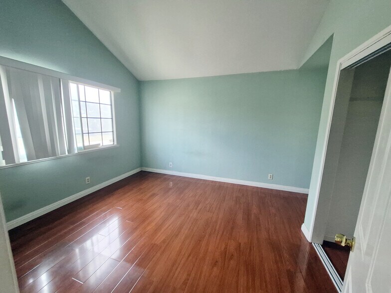 Building Photo - 1836 E Huntington Dr