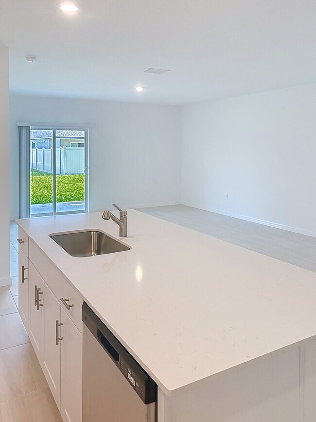 Building Photo - 8438 Blue Wave Ln E