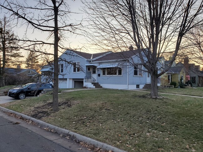 Building Photo - 1521-1525 Oxford St North