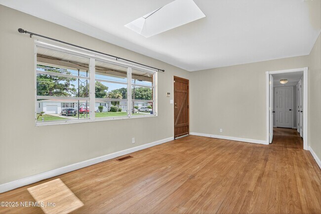 Building Photo - 3424 Cesery Blvd