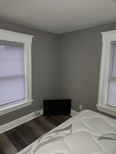 Building Photo - 1404 Monroe Ave