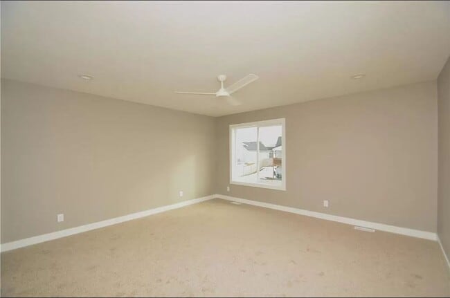 Building Photo - 660 SE Greyson Ln