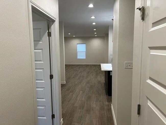 Building Photo - 5702 Moses Lp