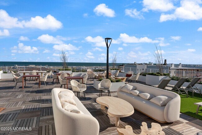 Building Photo - 215 2nd Ave