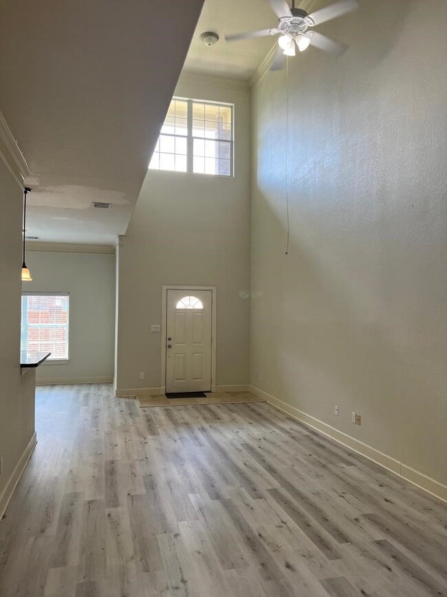 Building Photo - 2865 Westhollow Dr