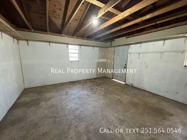 Building Photo - 6805 Stinson Ct