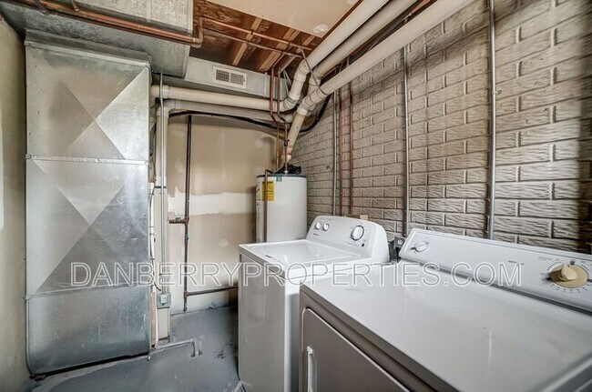 Building Photo - 3612 Willow Run Dr