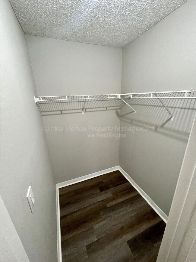 Building Photo - 6166 Westgate Dr