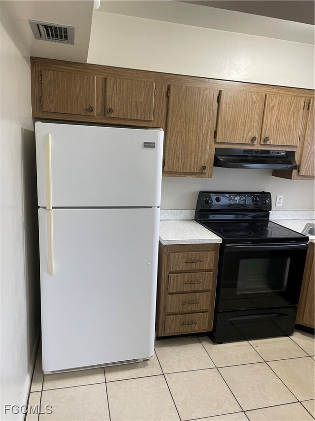 Building Photo - 3905 Del Prado Blvd S