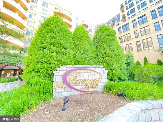 Building Photo - 7111 Woodmont Ave