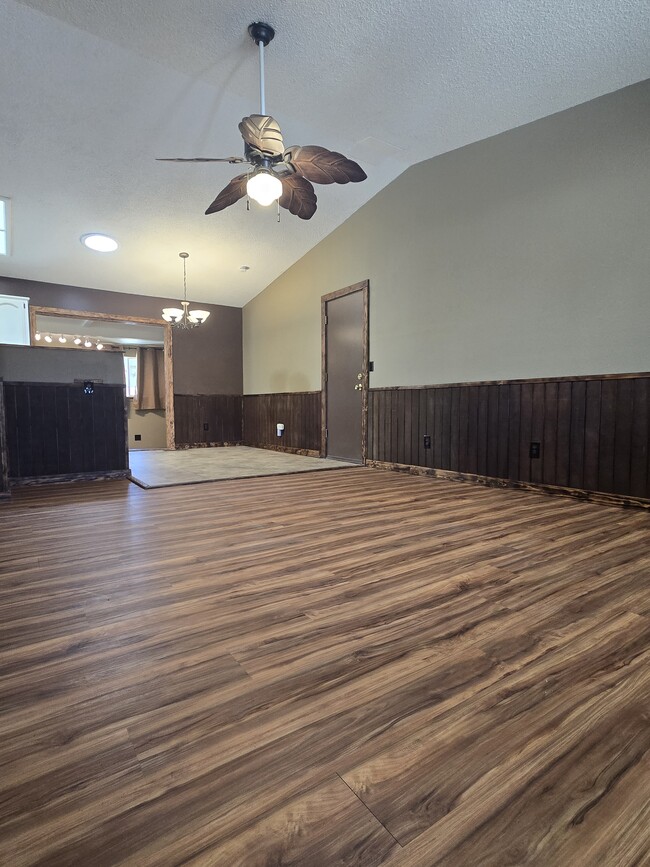 Building Photo - 697 Bluerock Rd