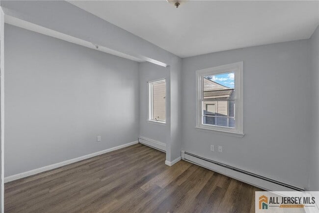 Building Photo - 76 Andrew St