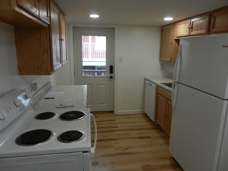 Building Photo - 69 E Louther St