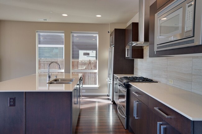 Building Photo - Luxury 2 story with Air Conditioning