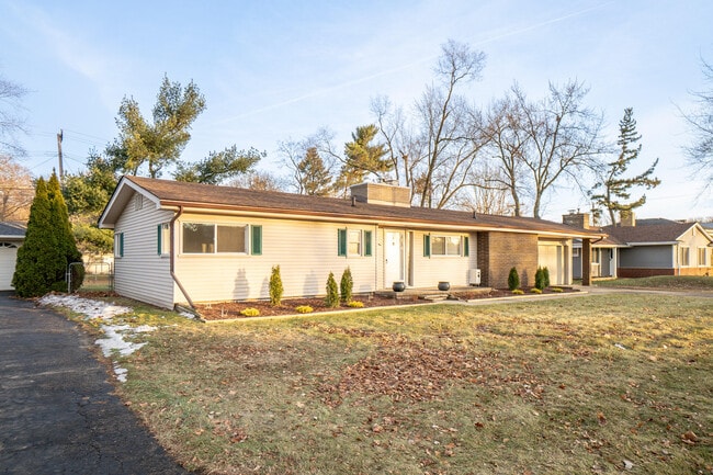 Building Photo - 18248 Farmington Rd