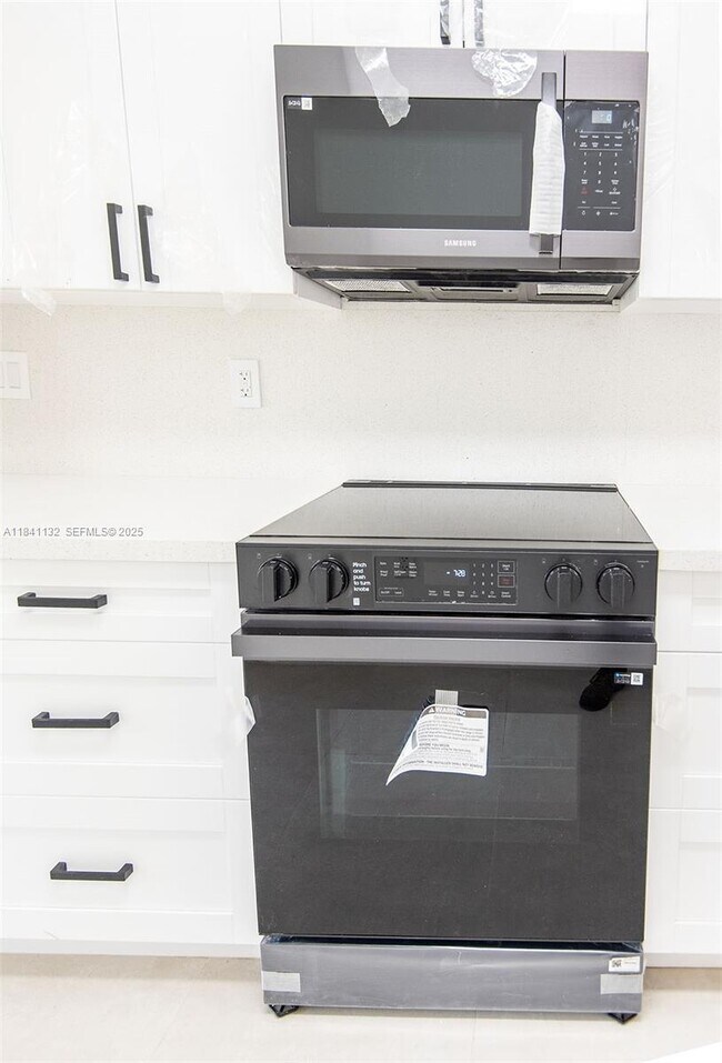 Building Photo - 1750 NE 191st St