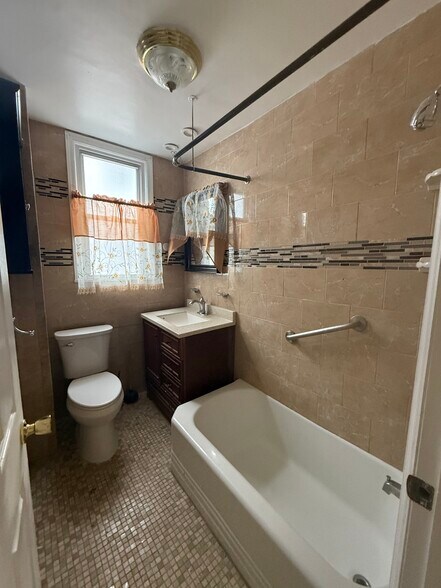 Building Photo - 138 Stuyvesant Ave