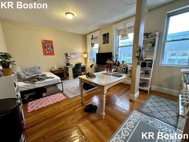 Primary Photo - 1189 Commonwealth Ave
