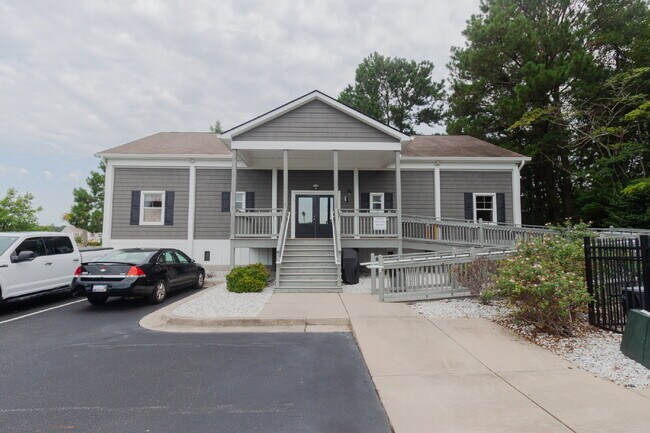 Building Photo - Cozy 3 Bedroom Home with Covered Patio