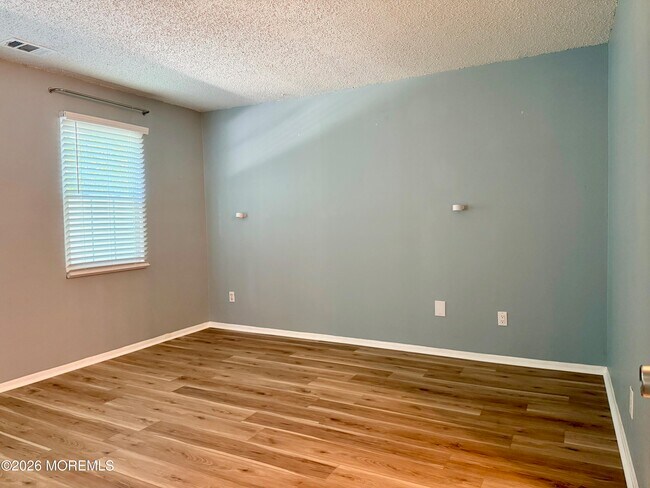 Building Photo - 1216 Waters Edge Dr