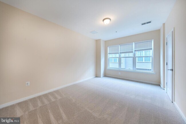 Building Photo - 256 Bluemont Branch Terrace SE