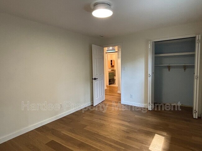 Building Photo - 3511 N Barberry Dr