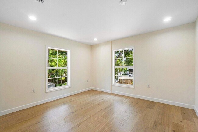Building Photo - 370 Marlborough Rd