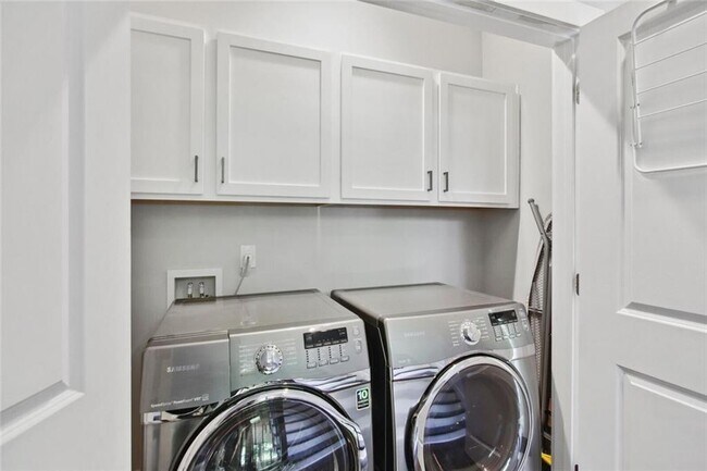 Building Photo - 692 Drewry St NE