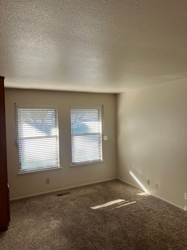 Building Photo - BEAUTIFUL 4 BEDROOM W/POOL IN FAIR OAKS!!