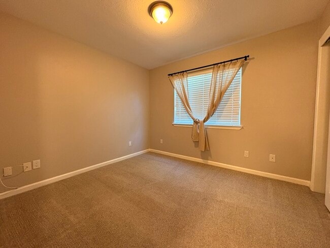 Building Photo - Beautifully Updated 3/2! Backyard, 2 Car Garage! Modern and Clean!