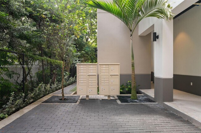 Building Photo - 650 SW 1st St