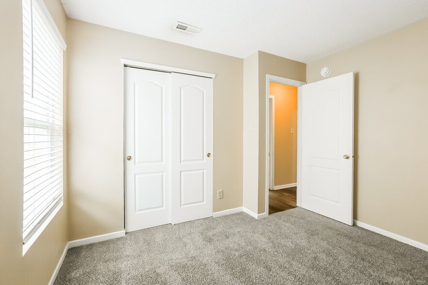 Building Photo - 8607 Bluff Point Dr