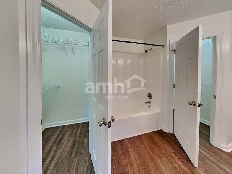 Building Photo - 4864 Ark Ln