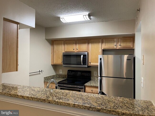 Building Photo - 1024 N Utah St