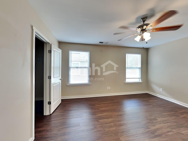 Building Photo - 4940 Ballantine Dr