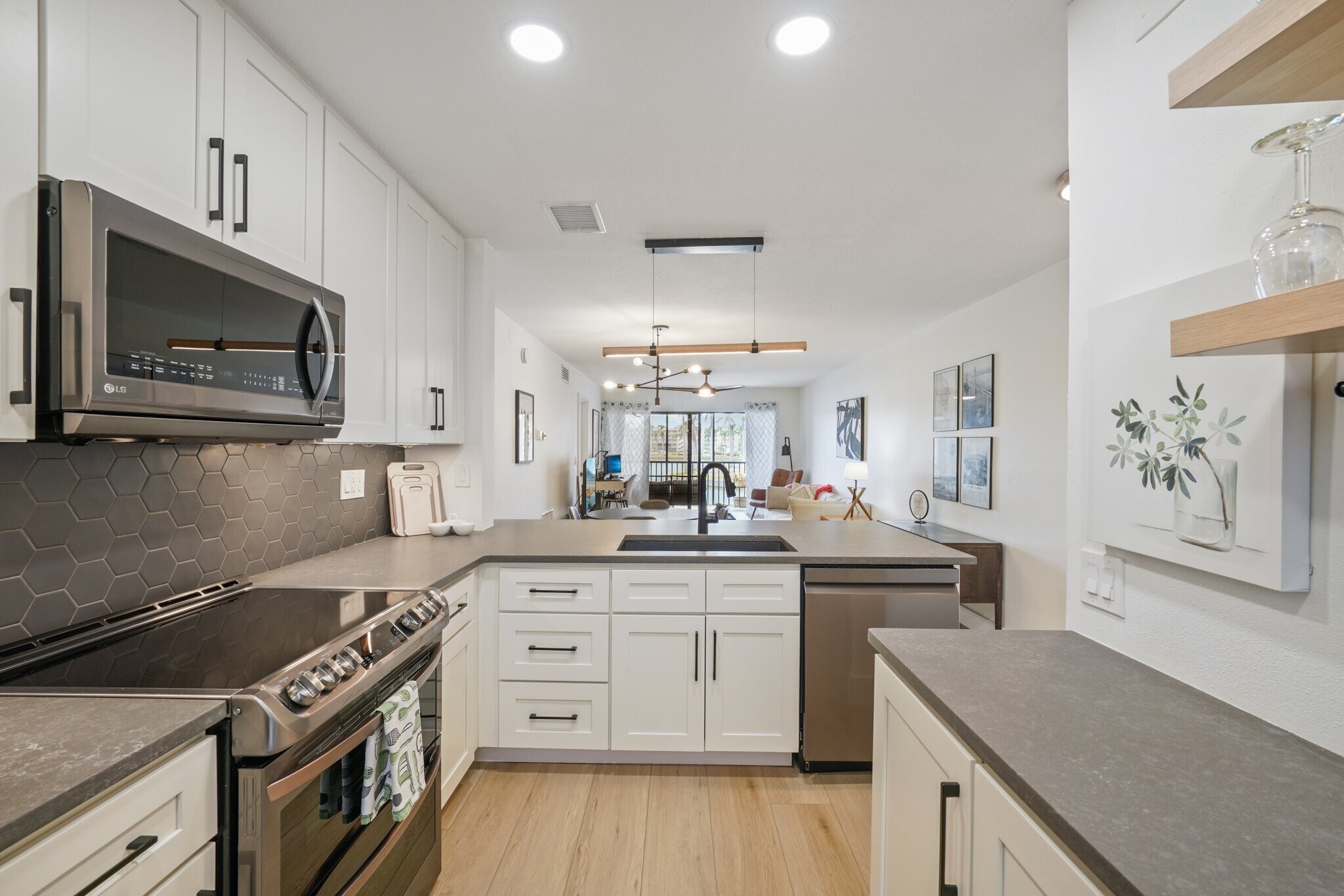 Building Photo - 6277 Bahia del Mar Blvd