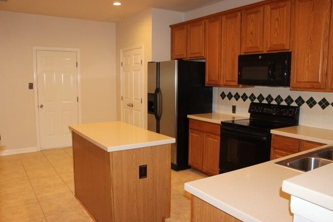 Building Photo - 22 Scotch Pine Ct