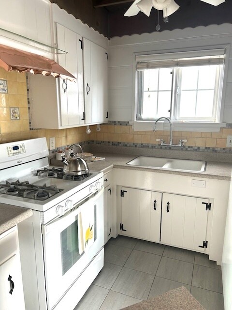 Building Photo - 5262 Willowcrest Ave