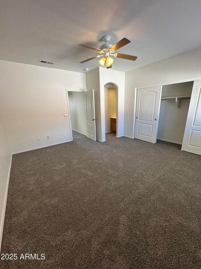 Building Photo - 1015 S Val Vista Dr