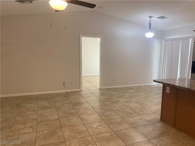 Building Photo - 548 Zuber Ave