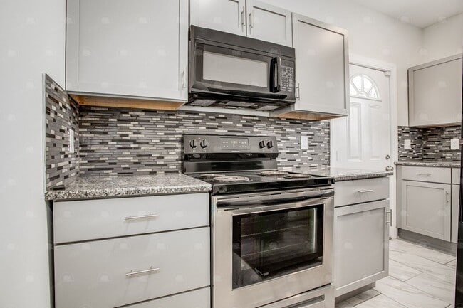 Building Photo - 2510 E 59th St