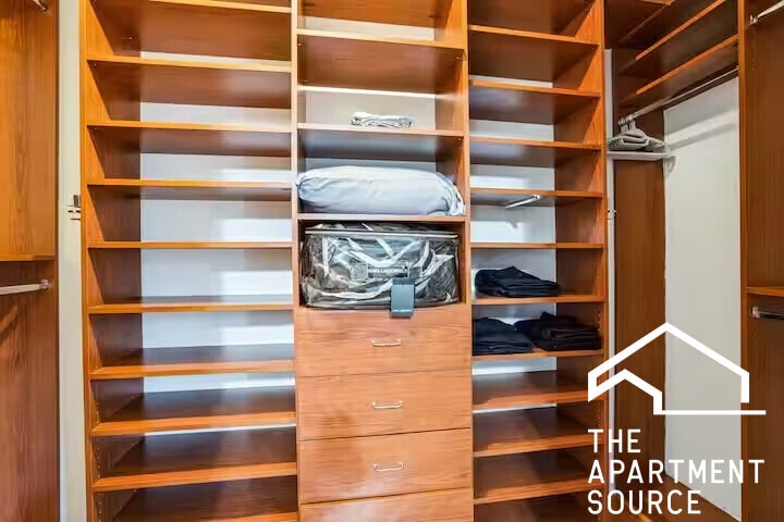 Building Photo - 3935 S Wells St