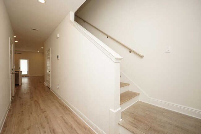 Building Photo - 22 Redbird Lp