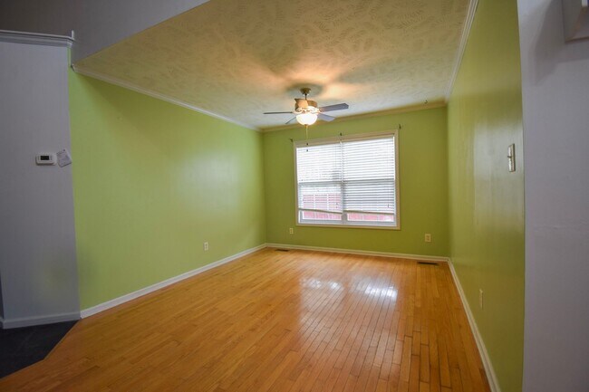 Building Photo - Coming Soon! 3 Bed 2 Bath with a Bonus Roo...