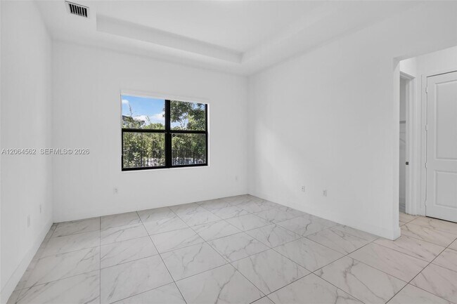 Building Photo - 4574 SW 173rd Ave